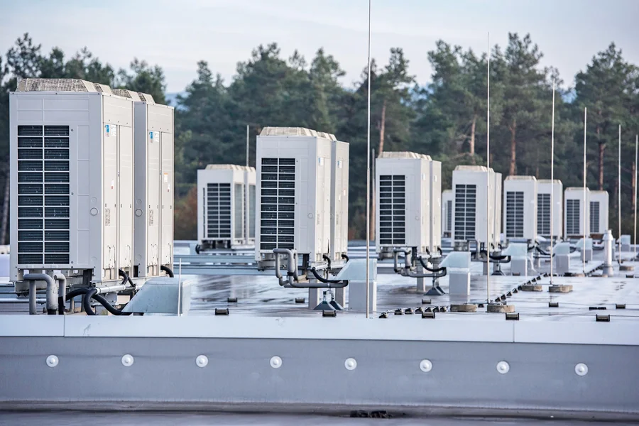ZEAS Einheiten auf dem Dach Bild: Daikin
